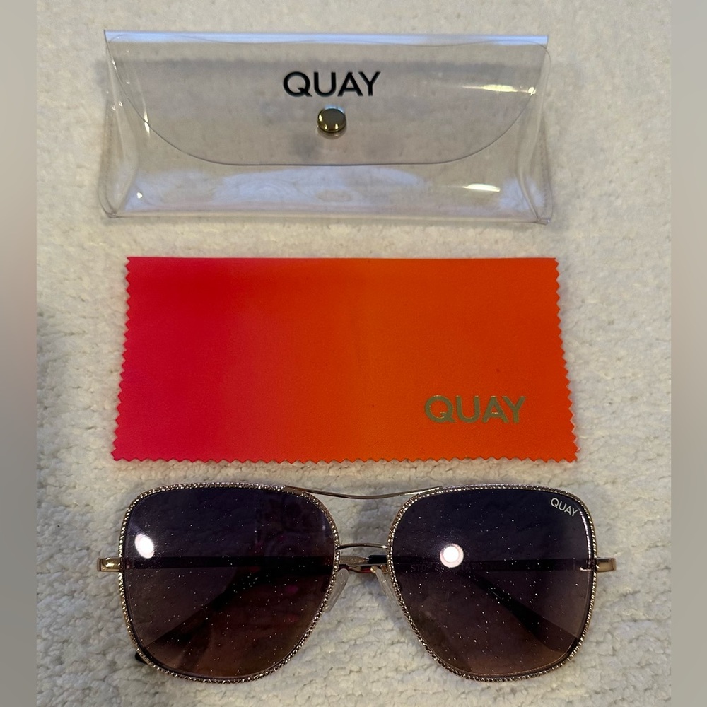 QUAY Australia Stop And Stare Twist Sunglasses